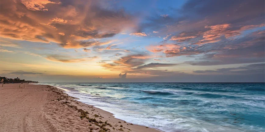 Auringonnousu Playa del Carmenissa
