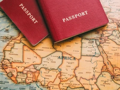 Kaksi passia on Afrikan kartan päällä